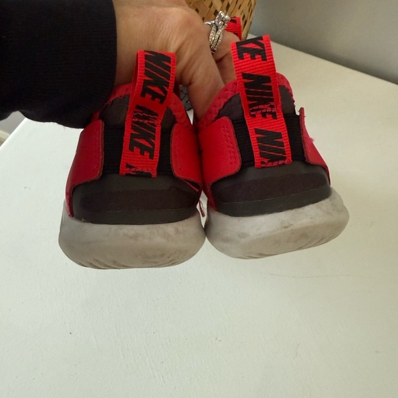 Nike Kids' Preschool Flex Runner Running Shoes, red/dark gray), size 13.5c - Picture 4 of 6